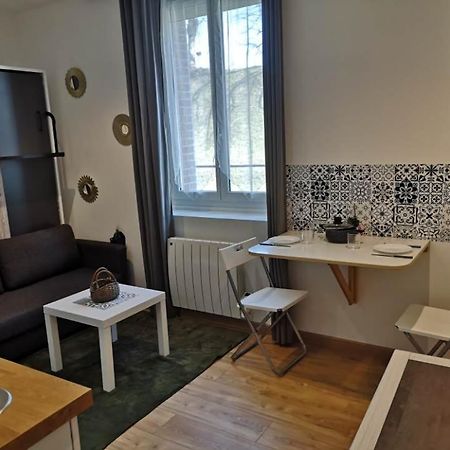 Superbe Studio Face Au Chateau Жізор Екстер'єр фото