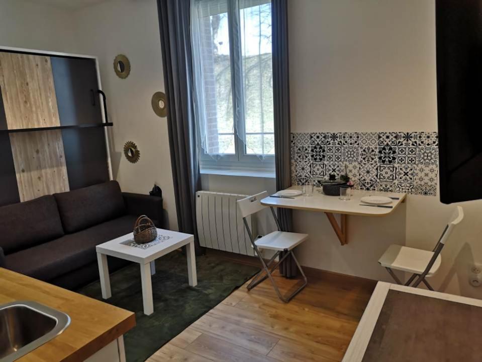 Superbe Studio Face Au Chateau Жізор Екстер'єр фото